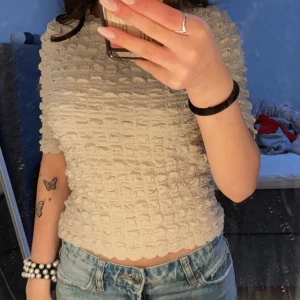 tröja ifrån lindex - köpte den här för ett tag sen men använde den kanske 3-4 gånger bara, så den kommer ej till användning, nypris 300