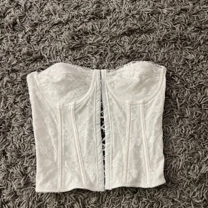Korsett/topp - Jätte söt korsett i storlek S💕