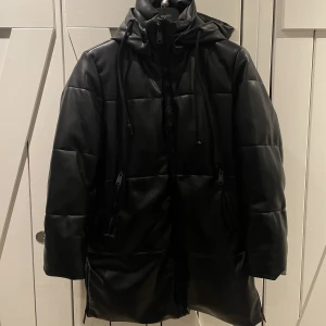 Dunjacka Zara - Dunjacka från Zara. Sparsamt använd!