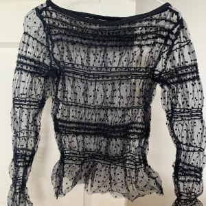 Super söt fest topp - En topp som jag använde på nyår som nu inte längre kommer till användning tyvärr❤️Den är bara använd en gång och köpt för 499 kr❤️