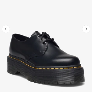 Dr Martens - Säljer mina knappt använda Dr martens. De är i perfekt skick💞 nypris 2100. Skriv för frågor 