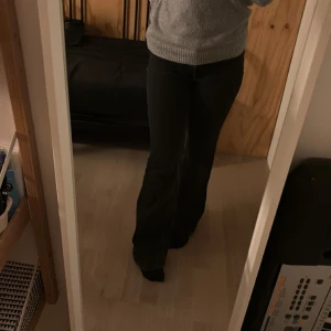 Utsvängda jeans  - Från hm men inte riktigt min still🩷