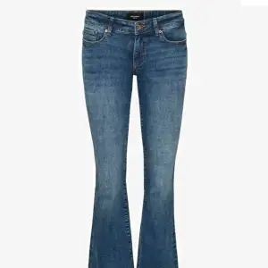 Jättesnygga Lågmidjade bootcut jeans från Zalando, tog en storlek för korta (S/30) endast testade. Lapp finns kvar Köptes för 650