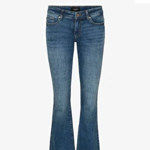 Lågmidjade jeans!! - Jättesnygga Lågmidjade bootcut jeans från Zalando, tog en storlek för korta (S/30) endast testade. Lapp finns kvar Köptes för 650