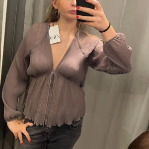 Fin blus från zara! - Fina blus från zara som tyvärr inte riktigt kommer till användning!! 