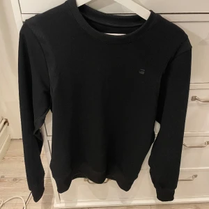 G stat raw tröja  - Säljer denna stilrena tröja från g star!, skick 10/10  Nypris 800