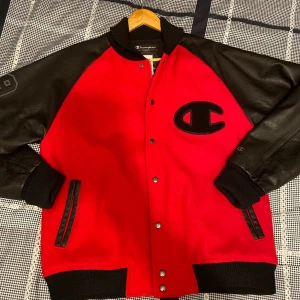 Champion bomberjacka  - Collectors edition från champion, så gott som ny. 