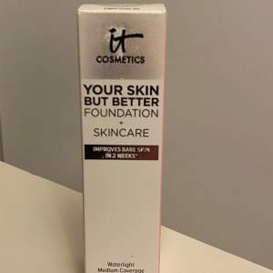 Helt ny ”Your skin but better” foundation (+skincare) från it cosmetics, säljer pga fel färg. Färgen är Light Cool 20. Köpt för 505 kr, säljer för 329 kr💗