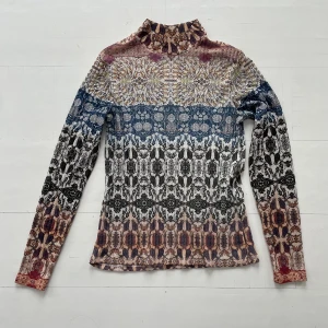 Mönstrad tröja - Tröja med unika mönster! Köpt second hand utomlands men inga slitningar! 