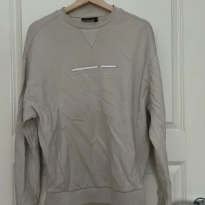 Beige tjocktröja  - en jätte mysig beige tjock tröja från ASOS💗