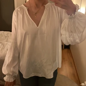 blus  - jötte fin blus från mango, endast använd en gång❤️❤️❤️ 