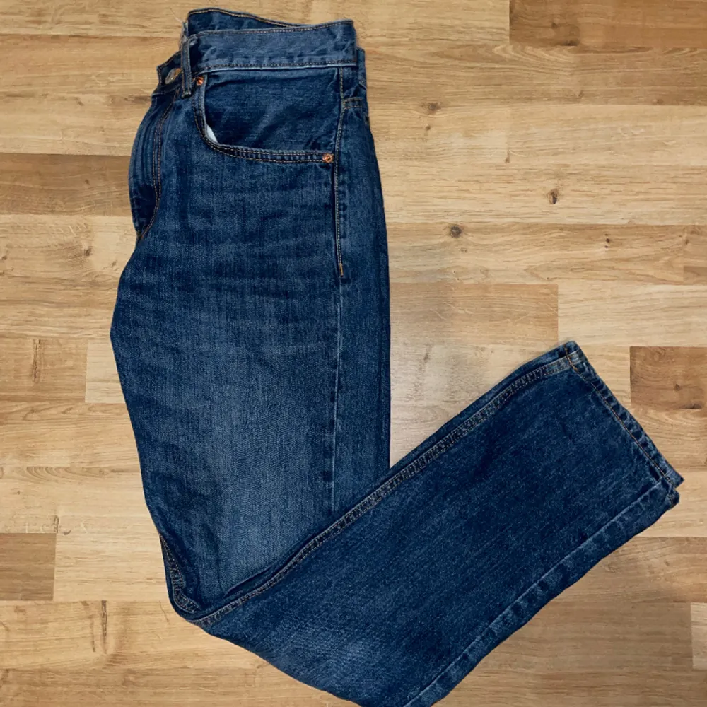 Säljer ett par snygga lager 157 jeans i strl 32/32. De har bra passform och inte allt för pösiga. Vårt pris, 150kr men pris kan diskuteras.. Jeans & Byxor.