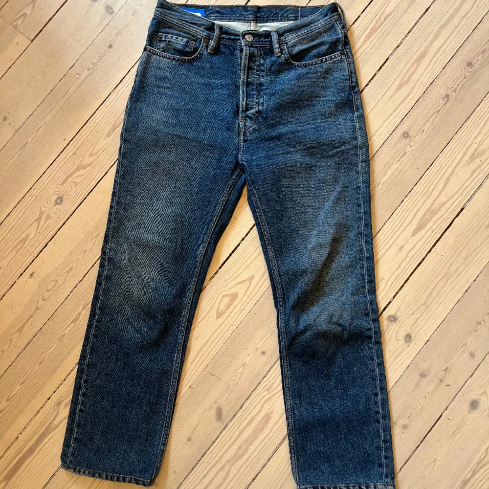Blå jeans från Acne Studios, stl 25/34 Knappt använda. . Jeans & Byxor.