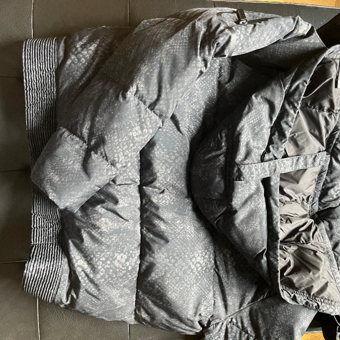 Oanvänd Calvin Klein jacka - 91