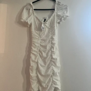 Studentklänning  - Helt ny, supersöt