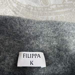 Fin tröja från Filippa K, mycket fint skick och normal/något större i storlek💗