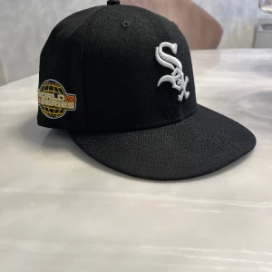 Fitted MLB Keps - Köpte i london passar inte längre, kan mötas i kista, sollentuna, solna. Size 6 7/8