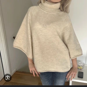 Zara stickad tröja med polokrage  - Jättefin tröja ifrån zara som är slutsåld💗 Ej min bild!!, vid intresse kan egna bilder skickas 