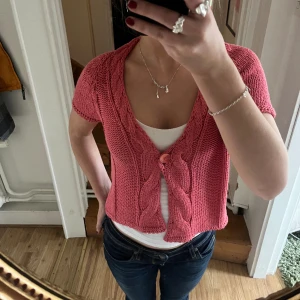 Rosa kofta  - Jättefin rosa kofta i bra skick! 