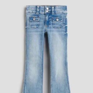 Hm jeans  - Super fina jeans från hms barnavdelning💕helt slutsålda på hemsidan och väldigt eftertraktade och har endast använts en gång💖