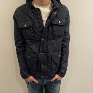 Field jacket  - Fet field jacket i storlek M. Sparsamt använd, inga defekter. Kom privat vid frågor eller funderingar! 