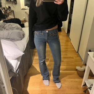 Bootcut jeans - Snygga och unika bootcut jeans! 