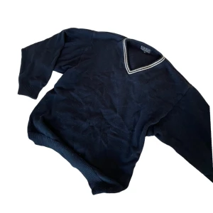 Stickad vintage tjocktröja  - Skitsnygg vintage stickad marinblå tröja☺️⭐️