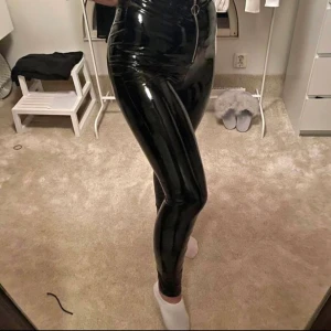 Lackbyxor storlek L - Nyskick