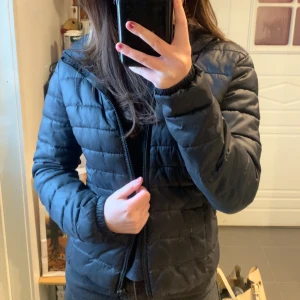 Jacka - Tunn dunjacka perfekt till våren!💕