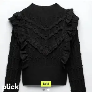 En super fin Zara tröja! Den är använd 1 gång säljer den eftersom den är lite stor på mig, köpte den här på Plick för 350kr så där av priset! Skriv om ni är intresserade eller vill ha mer bilder 💞