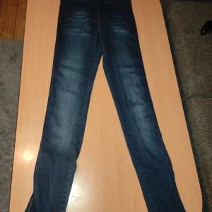 Jeans tights - Sköna jeanstights. Storlek M. Inga hål eller liknande. Knappt använda