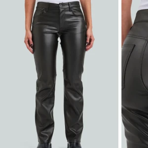 Skinnbyxor  - Helt nya lågmidjade skinn byxor från bik bok i storlek 38 (passar 36). Aldrig använda och prislapp kvar! Köpta för 600 kr. 