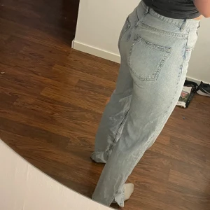 Blå högmidjade jeans  - Super fina i bra skick! 