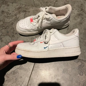 Air force 1 - Skorna är använda men fortfarande ganska fräscha