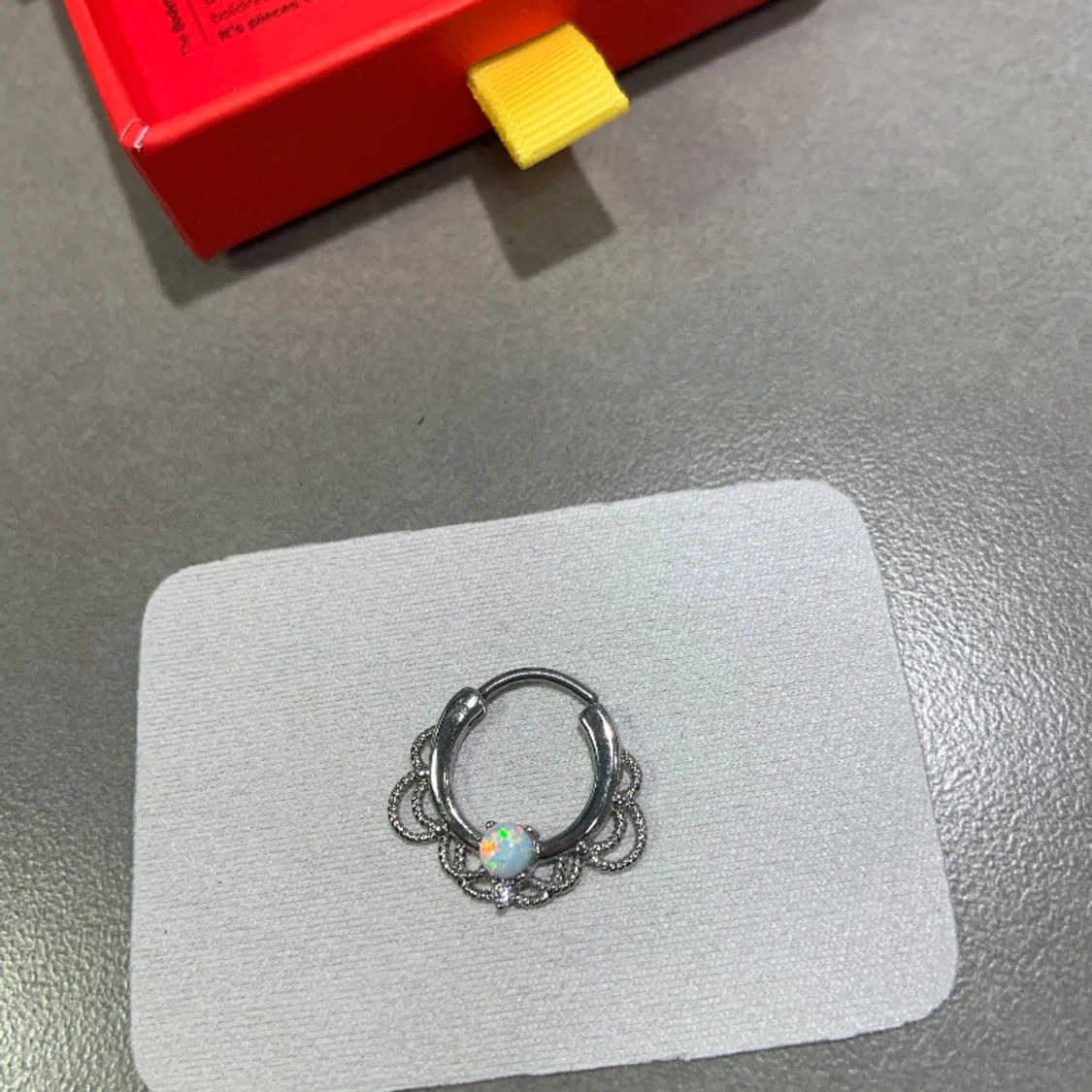 Oanvänd septum piercing med opal🩵 - 90