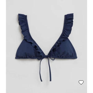 Bikini överdel 💙 - Bikini överdel fem other stories, nyskick och använd en gång. Nypris 290kr💙