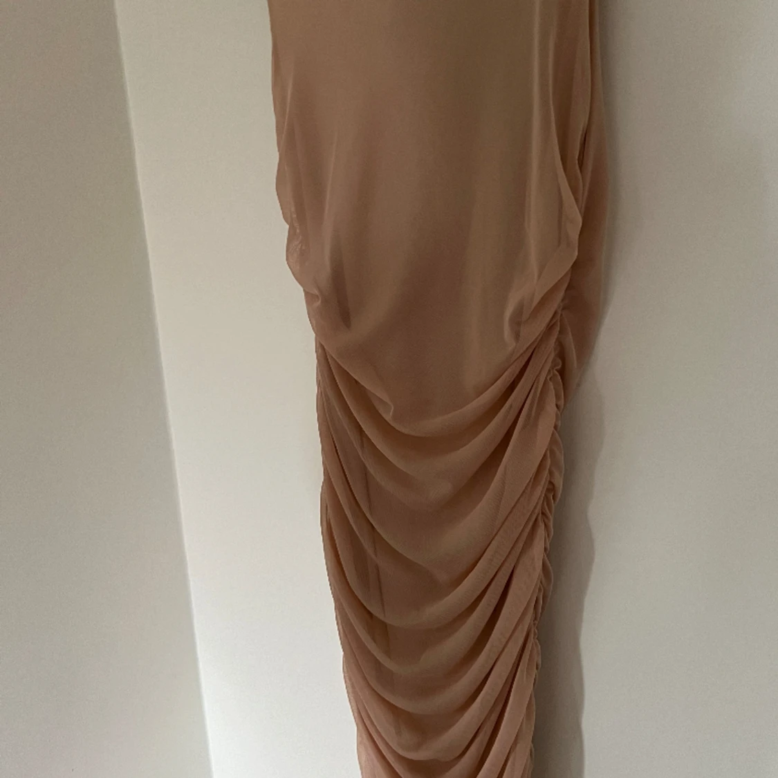 Ärmlös midiklänning i Mesh  - 91