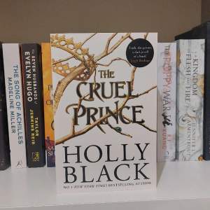 The Cruel Prince av Holly Black🗡✨️                                         Första boken i triologin! Helt ny, oläst och utan defekter. Fantasy med enemies to lovers relation<3
