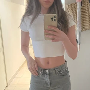 Zara T-shirt  - Vit ribbstickad t-shirt från zara💕