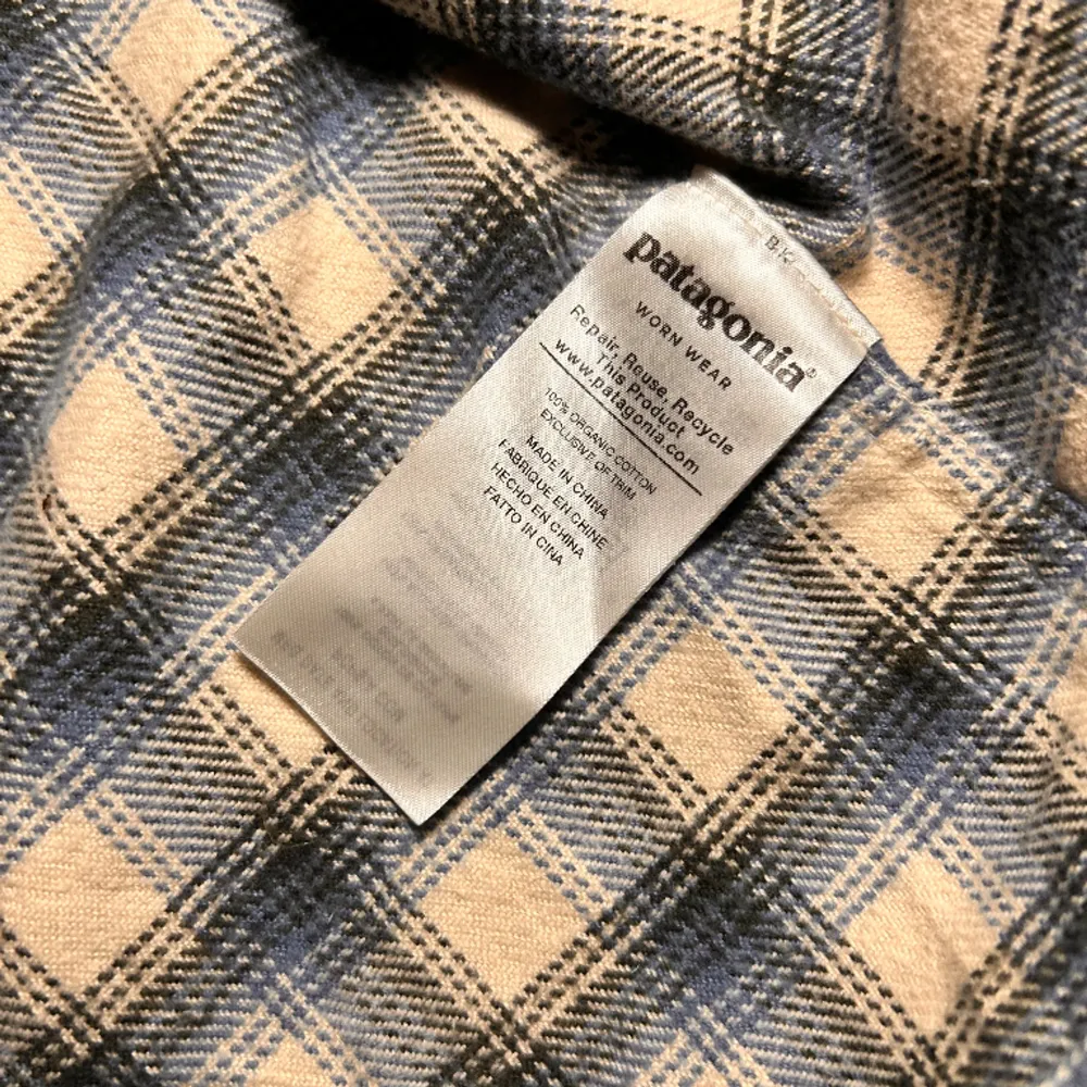 Fin flanellskjorta från patagonia i storlek S. Använd fåtal gånger.. Skjortor.