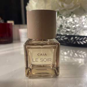 Caia parfym 50ml, den är knappt använd (se bilder)🤍 Den kommer inte till användning!😫