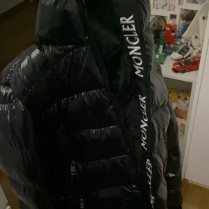 Moncler jacka - En ny moncler jacka använt 1 gång
