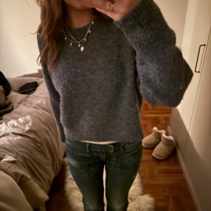 Stickadtröja  - Säljer min söta och mysiga Carin Wester tröja, jättemysigt material och perfekt nu på våren och sommarkvällar!!! Köptes för 650 Kan diskutera pris vid snabbaffär