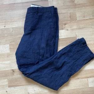 Linnebyxor från Bläck - Vi har fått in ett par linne byxor ifrån Bläck i storlek 52. Pris, 299kr men går att diskutera vid snabb affär.