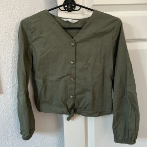 Olivgrön fin blus 💚 - I bra skick! Oanvänd! 💚