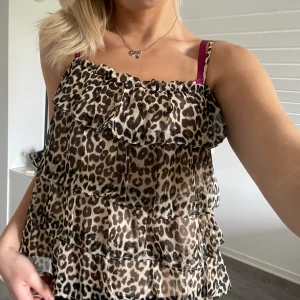 Leopardtopp - En leopardtopp som är helt oanvänd (prislapp finns kvar) Nypris 300kr