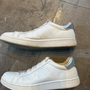 Björn Borg sneakers  - Vita sneakers från Björn Borg i fint skick! Storlek 39🫶🏼🫶🏼