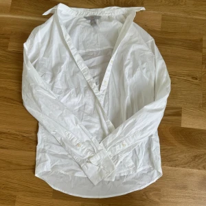 H&M blus  - Bra skick 