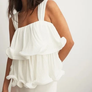 SUPERSNYGG unik topp!! - SUPERSNYGG unik topp, Lojsan WallinxNAKD, helt slutsålt på hemsidan, , använd fåtal ggr så fint skick🩷!!