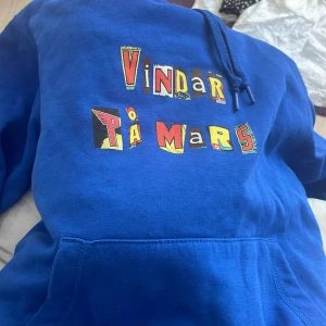 Intressekoll  - Intressekoll på min vindar på mars hoodie, om den blir uppskattad säljer jag den.
